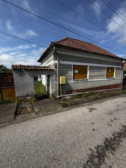 Casă individuală cu 4 camere cu Canalizare în Tărtăria