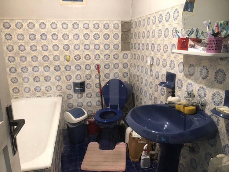 Casă individuală cu 4 camere cu Canalizare în Central