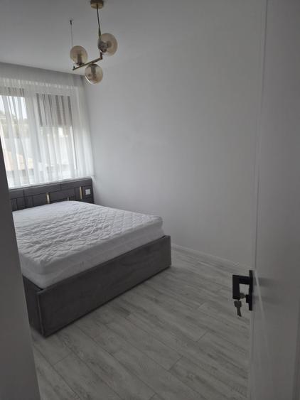 Apartament cu 3 camere decomandat în Școlilor