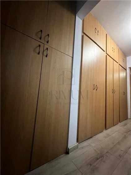 Apartament cu 3 camere decomandat, mobilat în Girocului