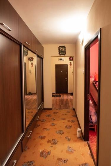 Apartament cu 3 camere decomandat, mobilat în Podu Roș