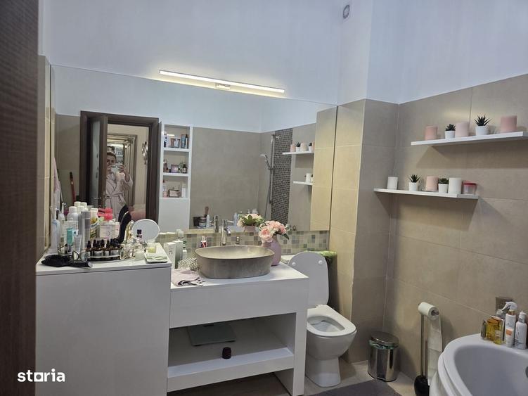 Apartament cu 3 camere în Dămăroaia