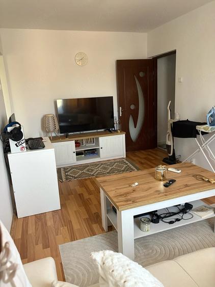 Apartament cu 3 camere semidecomandat în Șagului
