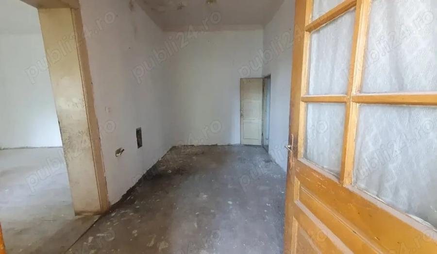 Casă cu 5 camere cu Teren 2259 Mp în Zădăreni