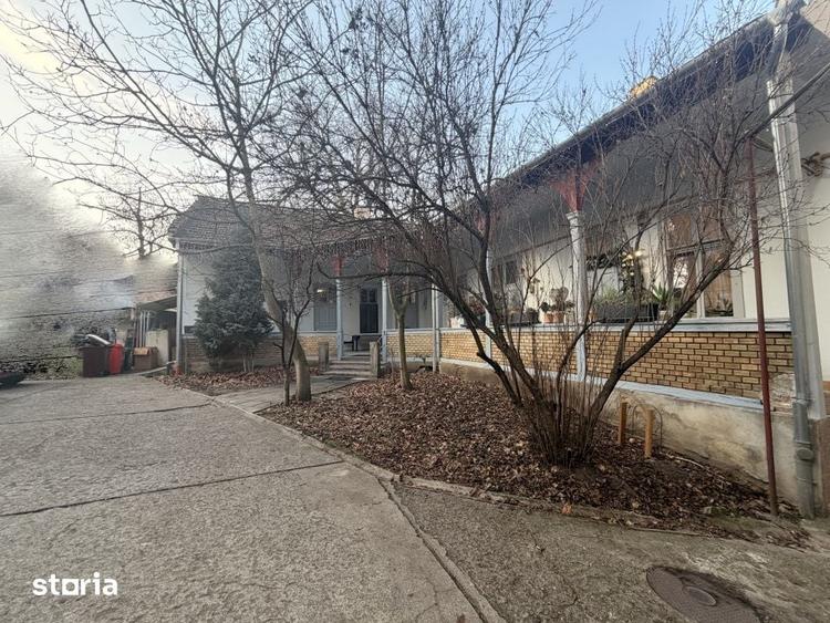 Casă cu 6 camere cu Teren 495 Mp în Central