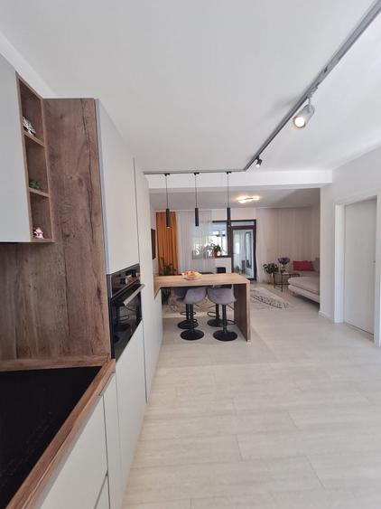 Duplex cu 3 camere cu Piscina în Chișoda