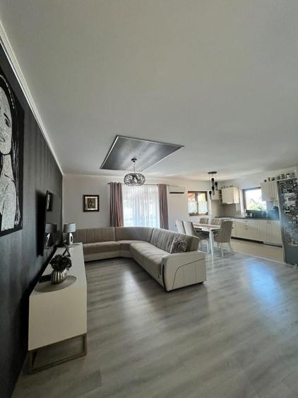 Apartament cu 3 camere semidecomandat în Dumbrăvița
