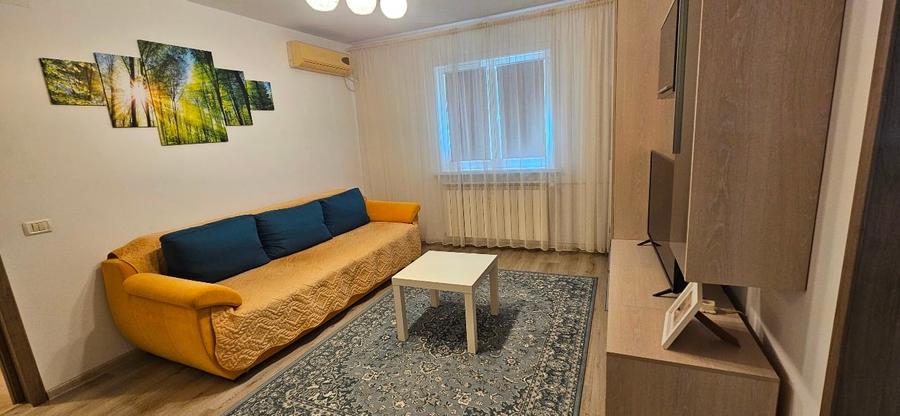 Apartament cu 3 camere semidecomandat în Berceni