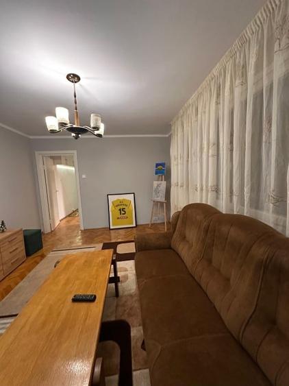 Apartament cu 3 camere semidecomandat, mobilat în Circumvalațiunii