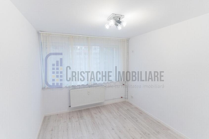 Apartament cu 3 camere semidecomandat, mobilat în Cantemir