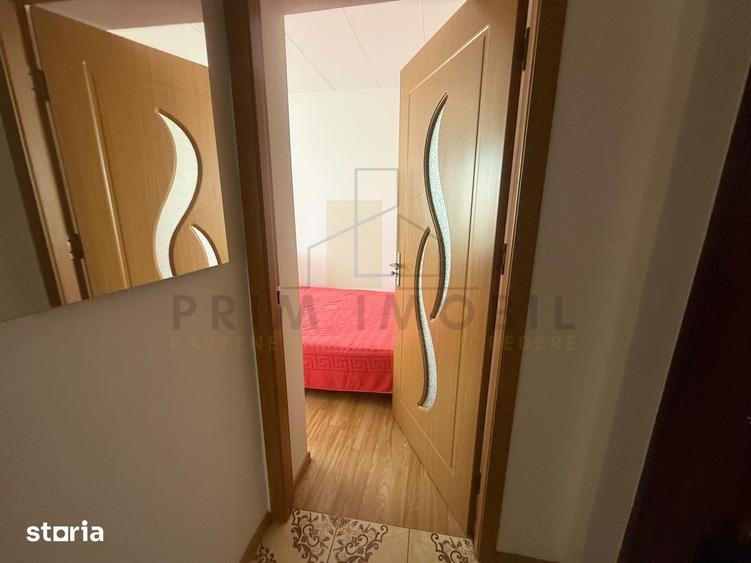 Apartament cu 3 camere în Podu Roș