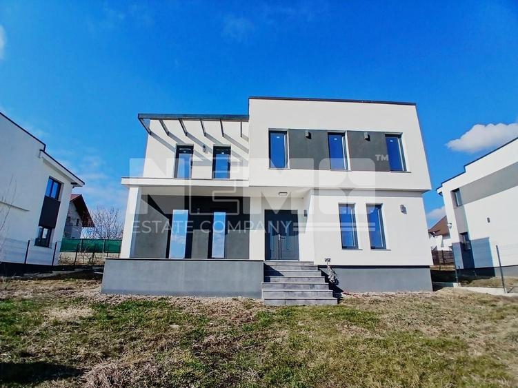 Casă individuală cu 4 camere cu Canalizare în Moara