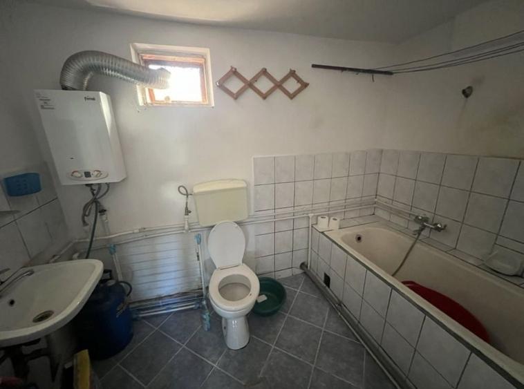 Casa Carcea Batraneasca Centrala # 5 Camere # 900 mp Teren # Toate Utilitatile # Accept Schimb cu Apartament Craiova # - 14