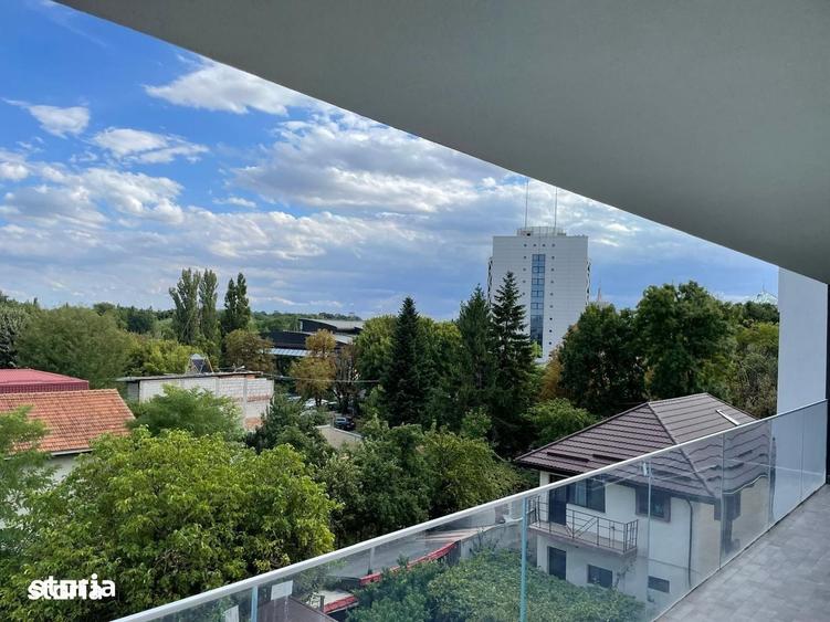 Apartament cu 4 camere decomandat în Băneasa