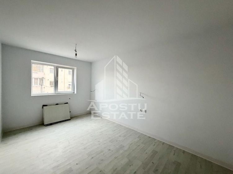 Apartament cu 3 camere decomandat în Lipovei