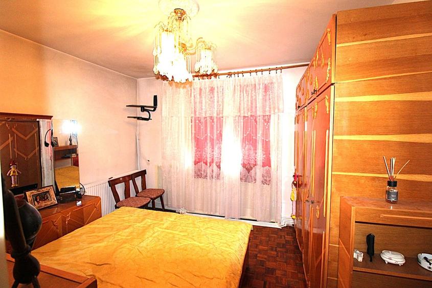 Apartament cu 3 camere semidecomandat în Mazepa 1