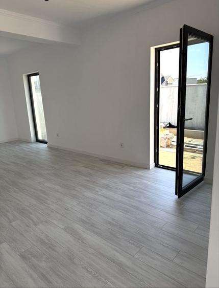 Casă cu 3 camere în Malu Mare