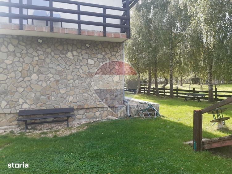Casă cu 4 camere în Moieciu