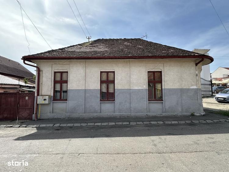 Casă cu 4 camere în Central