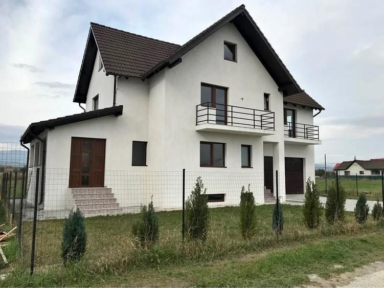 Casă individuală cu 4 camere cu Canalizare în Partoș