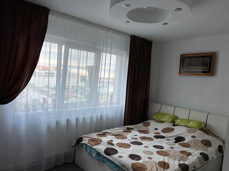 Apartament cu 3 camere semidecomandat în Micro 3