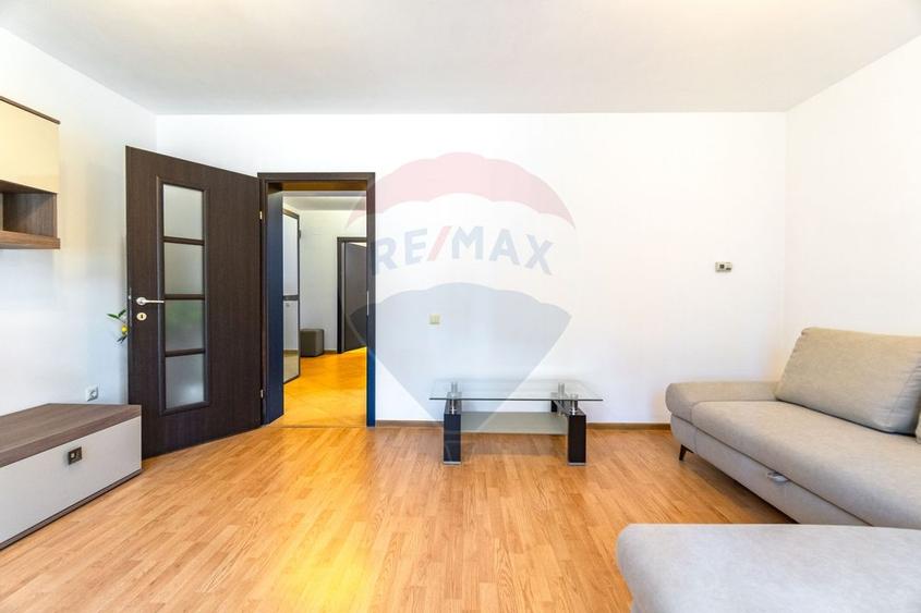 Apartament cu 2 camere decomandat în Tractorul