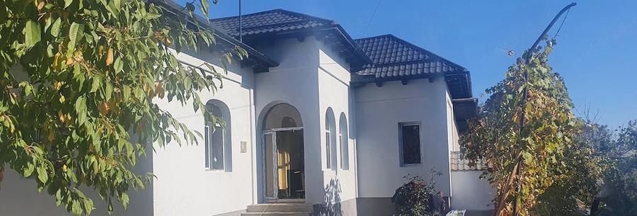 Casă cu 4 camere cu Teren 1400 Mp în Iazu