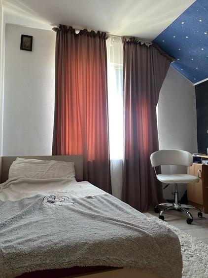 Casă cu 4 camere în Borlești