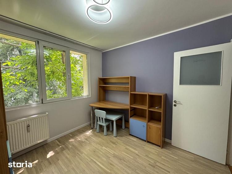 Apartament cu 3 camere semidecomandat în Drumul Taberei