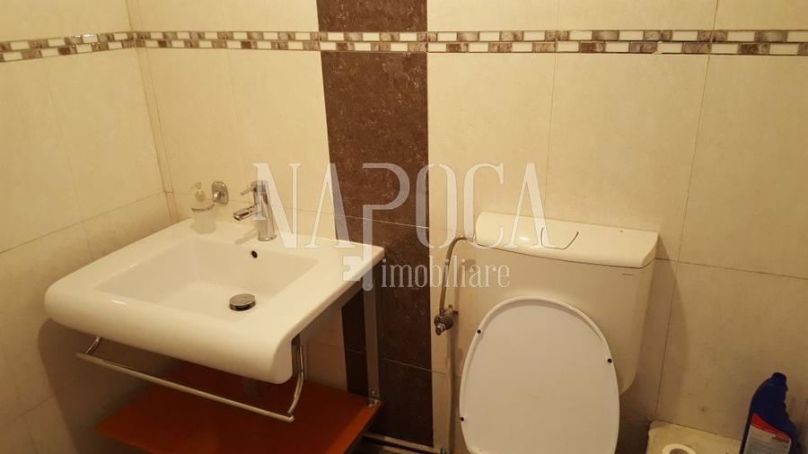 Casă individuală cu 5 camere cu Canalizare în Central