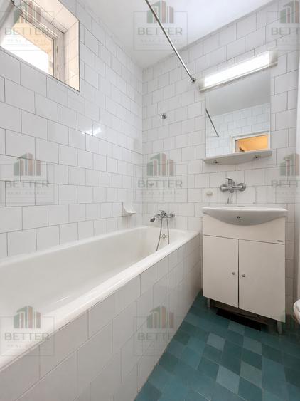 Apartament cu 3 camere semidecomandat în Titan