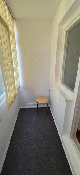 Apartament cu 3 camere semidecomandat, mobilat în Complex Studențesc