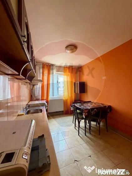 Apartament cu 3 camere semidecomandat în Central