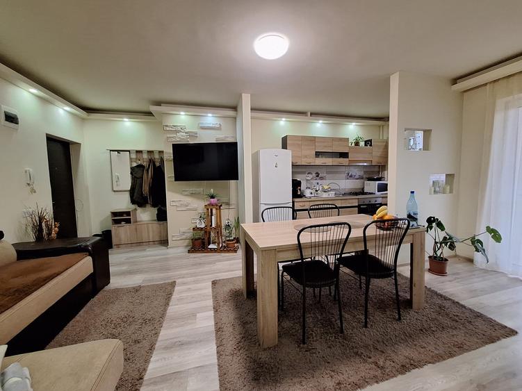 Apartament cu 3 camere semidecomandat, mobilat în Florești — fotografia 3