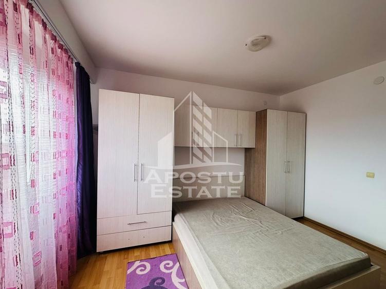 Apartament cu 3 camere decomandat, mobilat în Micălaca