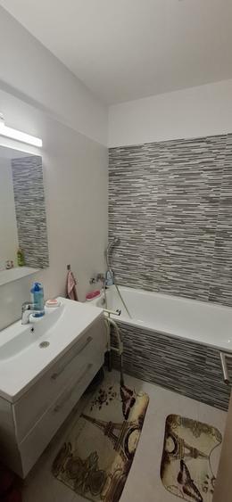 Apartament cu 3 camere decomandat în Bucium