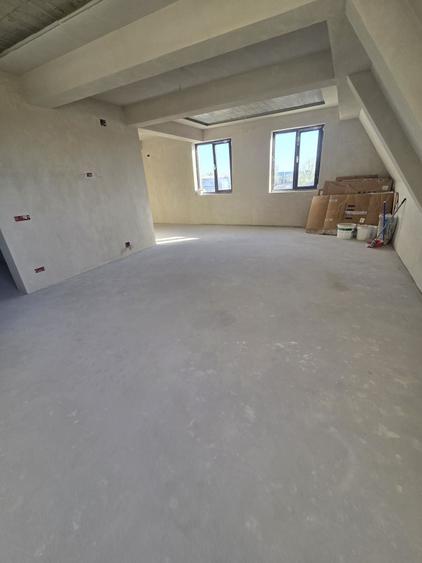 Apartament cu 3 camere decomandat în Exterior Vest