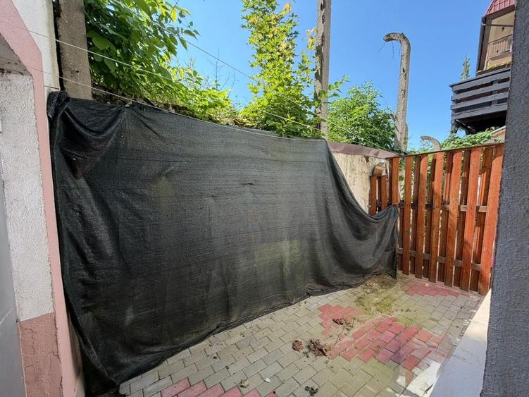 Casă cu 6 camere cu Teren 20 Mp în Centrul Civic
