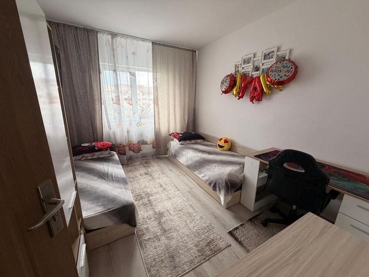Apartament cu 3 camere decomandat în Lenin