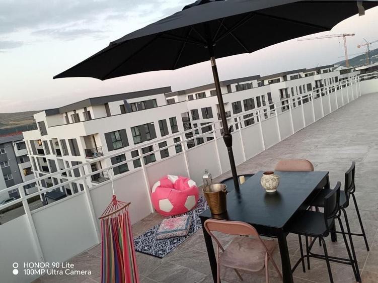 Apartament cu 3 camere decomandat în Florești
