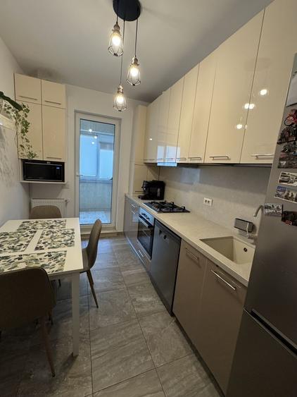 Apartament cu 3 camere decomandat în Apărătorii Patriei