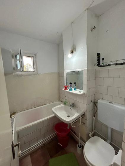 Apartament cu 4 camere decomandat în Micro 38