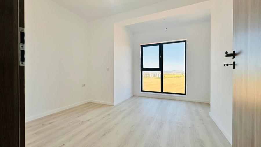 Apartament cu 3 camere decomandat în Albert