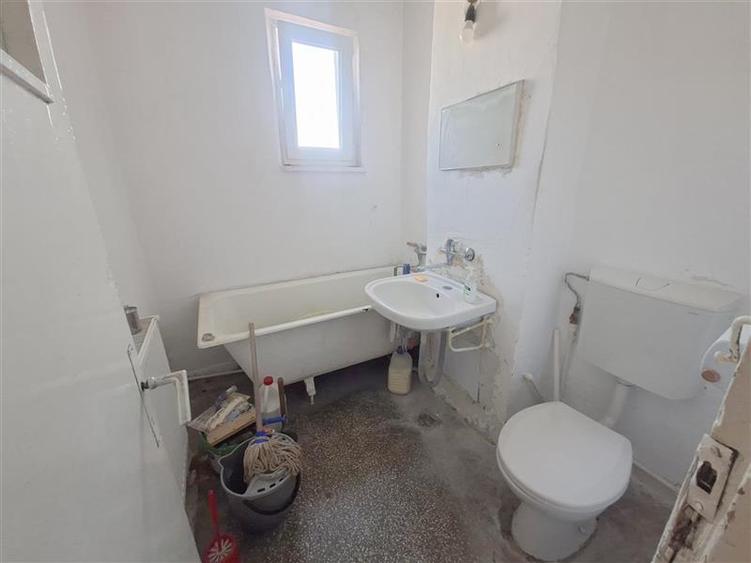 Apartament cu 2 camere semidecomandat în 9 Mai
