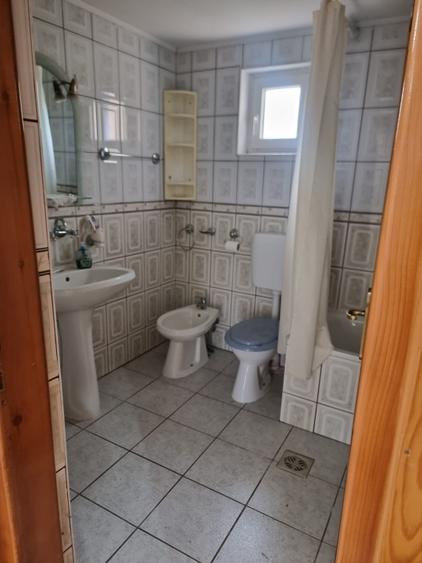 Casă individuală cu 6 camere cu Canalizare în Iaslovăț