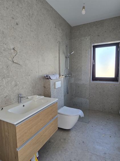Casă cu 4 camere cu Teren 277 Mp în Torontalului