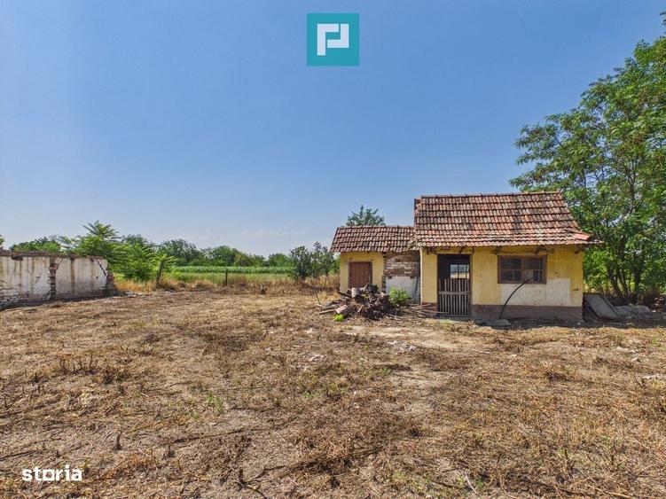 Casă cu 3 camere în Peregu Mic