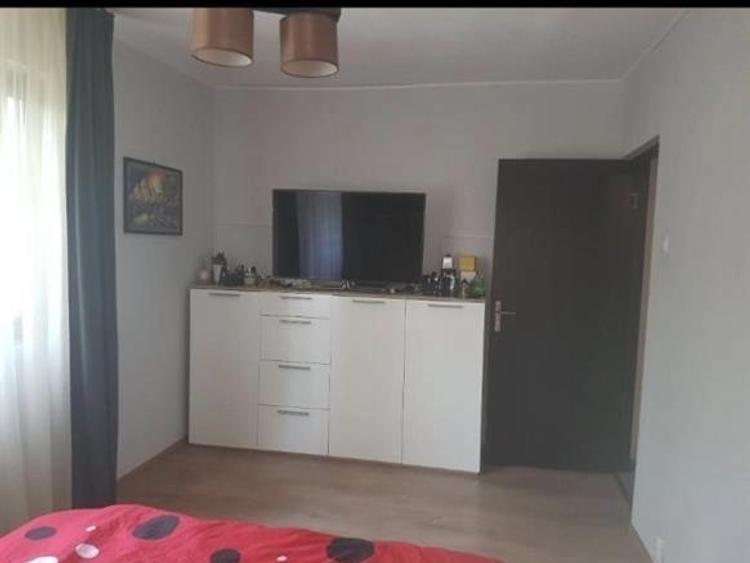 Apartament cu 3 camere decomandat, mobilat în Podul de Piatră