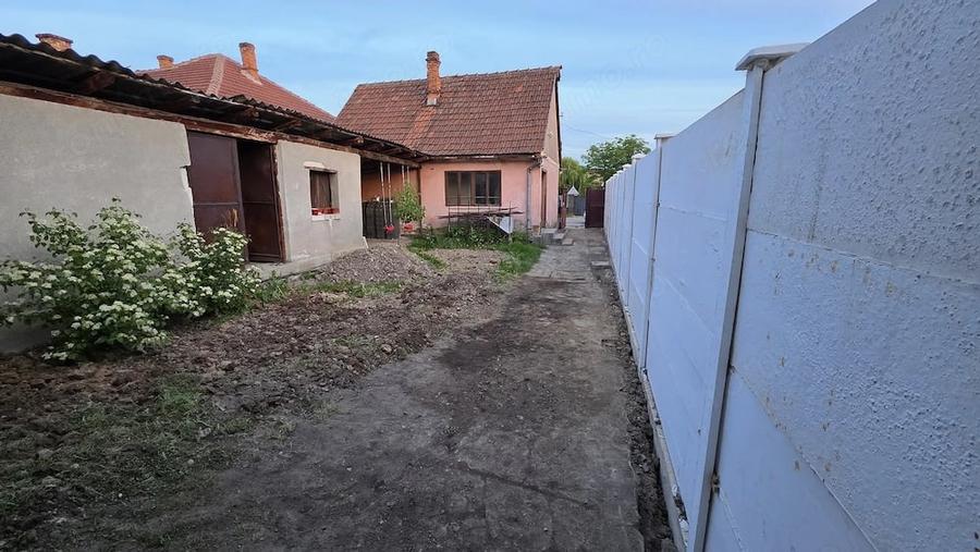 Casă cu Teren 602 Mp în Central