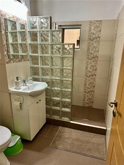 Apartament cu 3 camere decomandat, mobilat în Lipovei